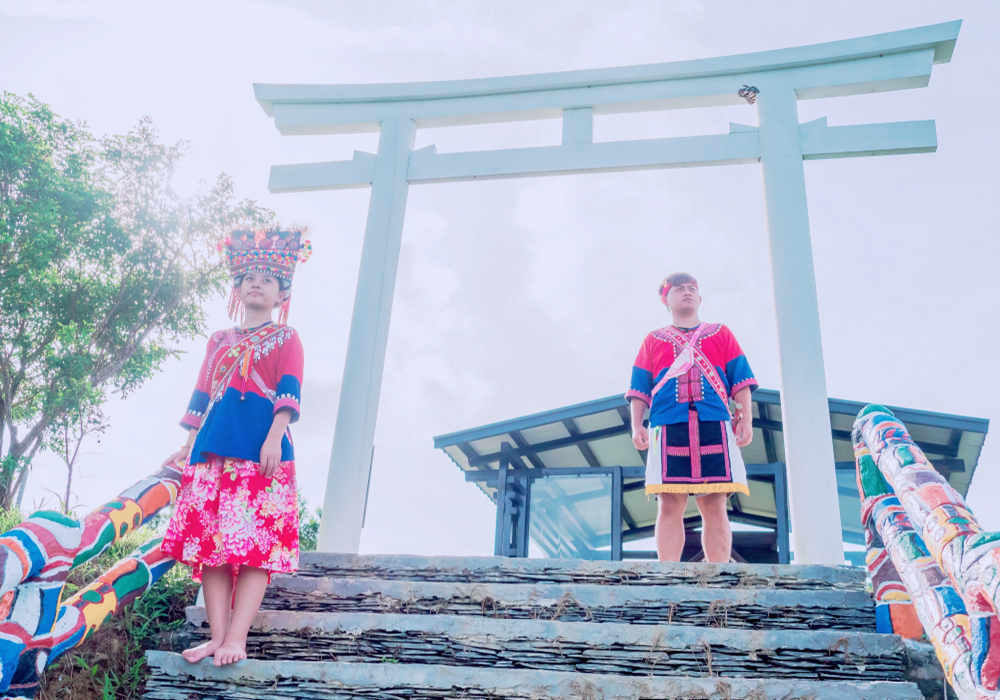 在春季賞野牡丹、與勇士征服穀道　群山環抱、雲霧繚繞，野牡丹盡情的綻放