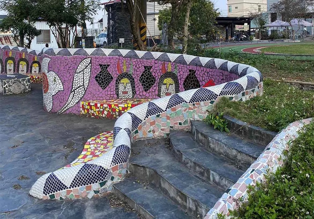 到屏東體驗部落生活，漫步魯凱神話藝術村、穿排灣族服，感受人與人相處純真美好