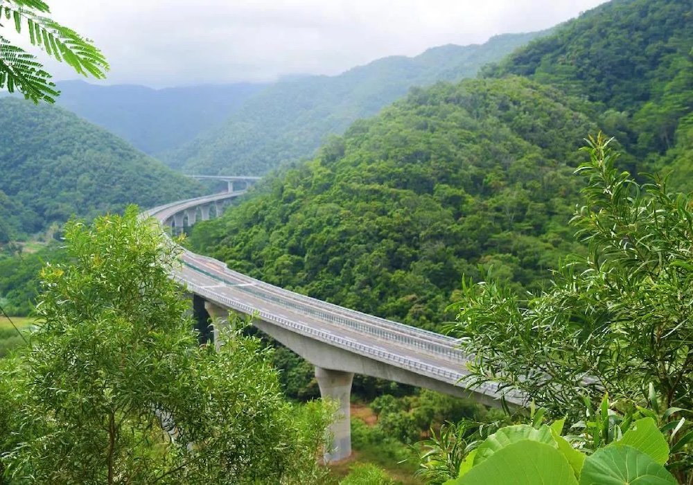 一條公路承載許多人的感情，順著南迴改慢行停留台東
