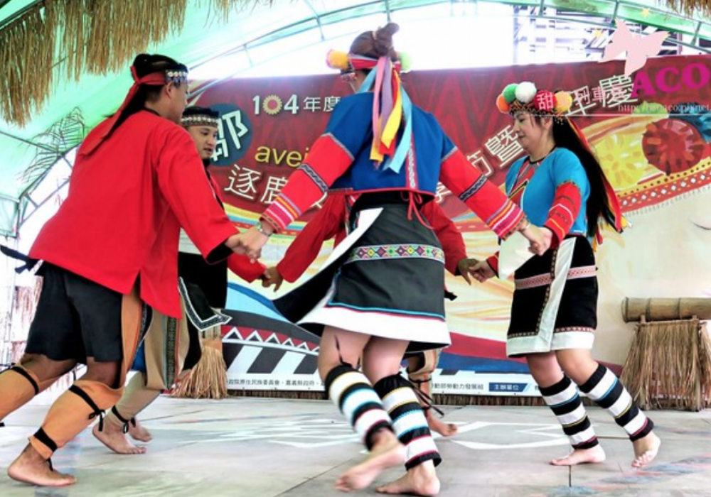 ♥嘉義♥ 【阿里山二天一夜（上）】～逐鹿社區原住民歌舞表演，金皮雕＆不安於室 原住民風味餐，親手DIY製作皮雕鑰匙圈