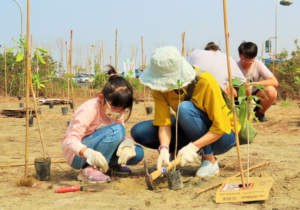 小小尖兵大大功勞，齊力種樹護地球