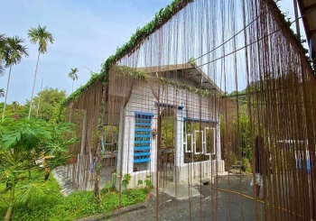 三合院裡飄返鄉咖啡香，到嘉義中埔豆讚咖啡莊園，在涼亭裡喝一杯悠閒美好