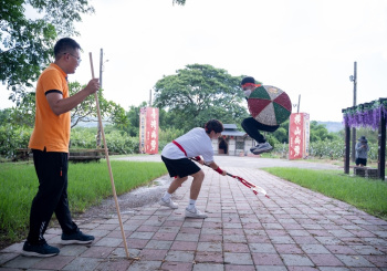 鼓聲再起。傳承不息：在陣頭中前行，讓故事走進身體