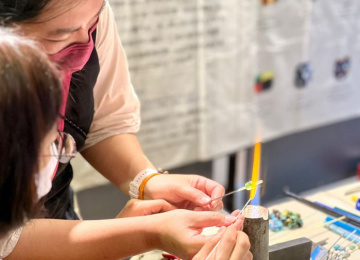 卡塔文化的琉璃珠燒製體驗