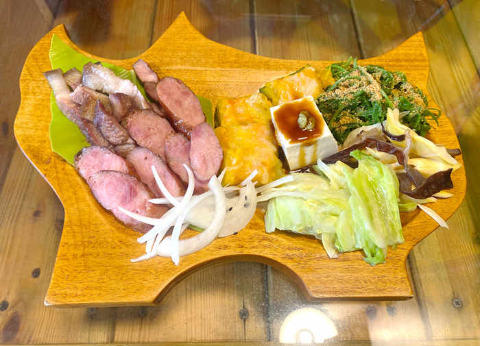 來吉富足市集山豬餐點